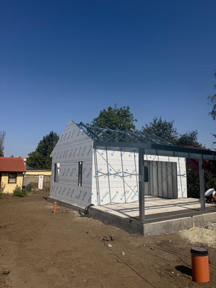 Velence — a fedett terasz acélszerkezete