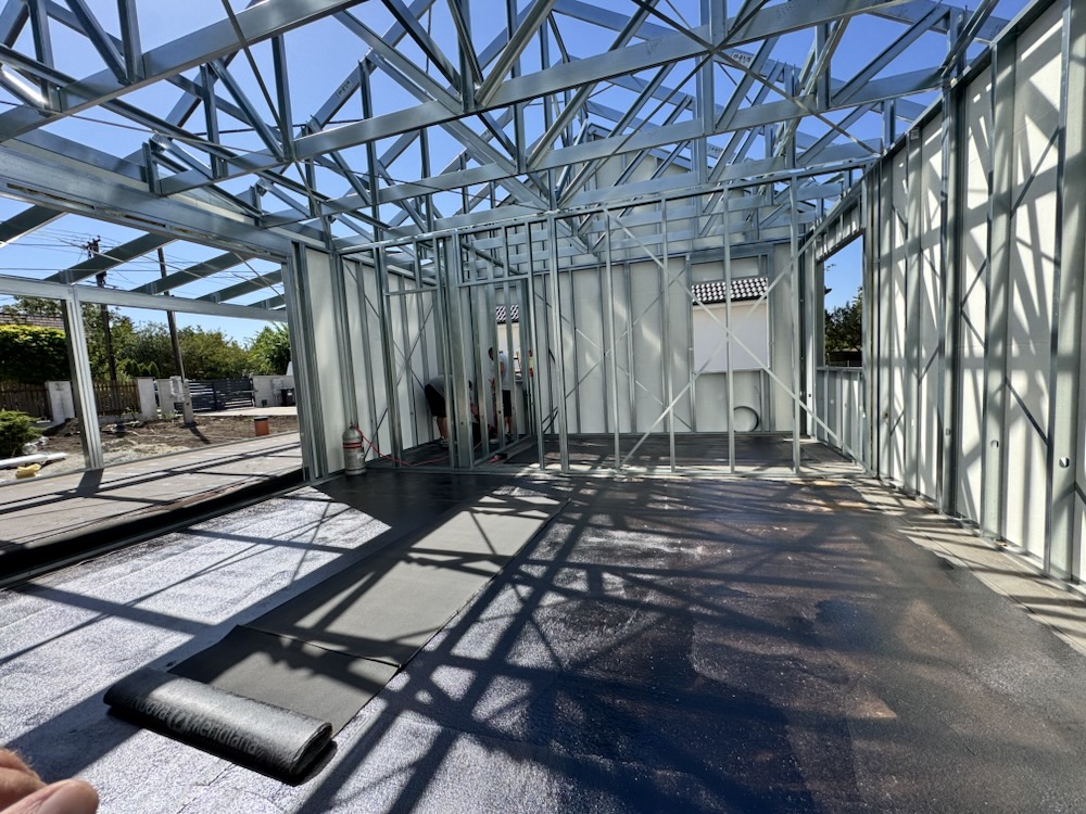 Velence — modifikált bitumenes vízszigetelés a betonlemezen