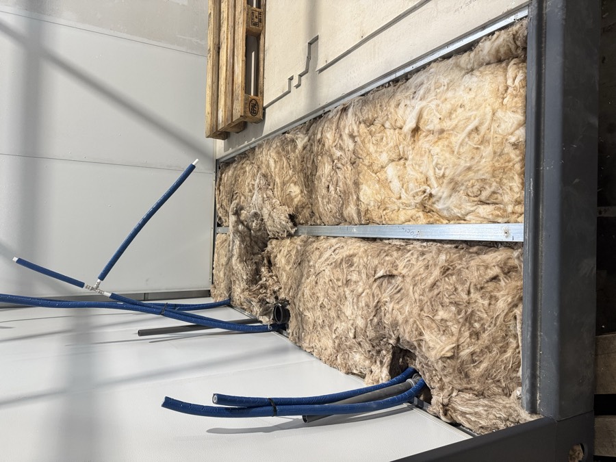Gépészet és 15 cm szigetelés a padlóban — Celldömölk, 36 m² szaunaház