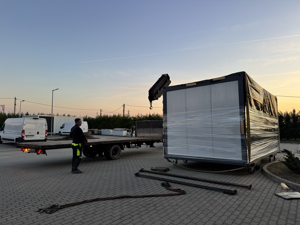 Szállítás — két külön fuvar — Celldömölk, 36 m² szaunaház