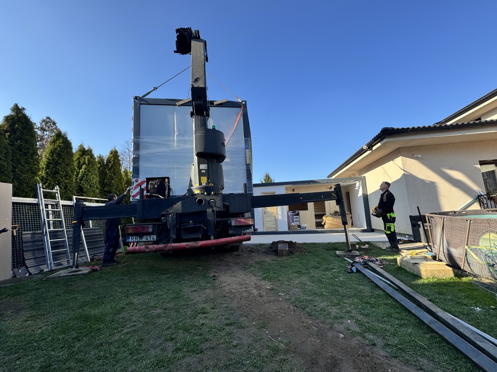 Beemelés — két emelés, centiméterekkel — Celldömölk, 36 m² szaunaház