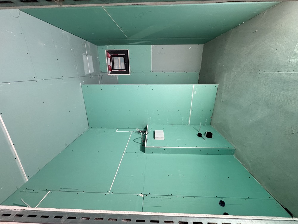 A gépészet a falba is beépül — Celldömölk, 36 m² szaunaház