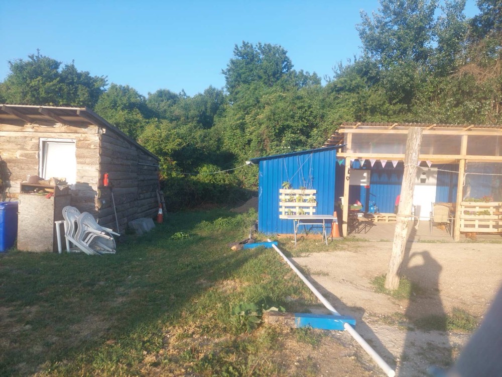 A helyszín — lovardai öltöző